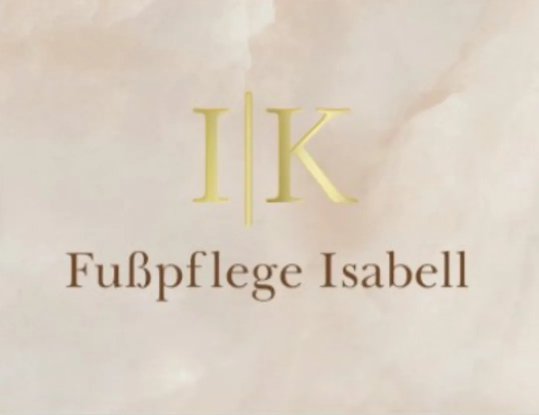 Wortmarke I|K Fußpflege Isabell auf marmoriertem Hintergrund